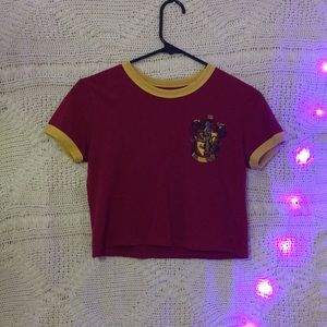 woman’s cropped t-shirt